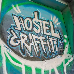 Graffiti Hostal Cracovia